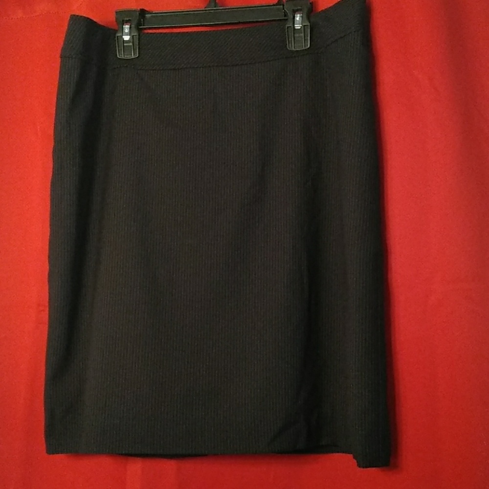 Size 10 black stripe skirt